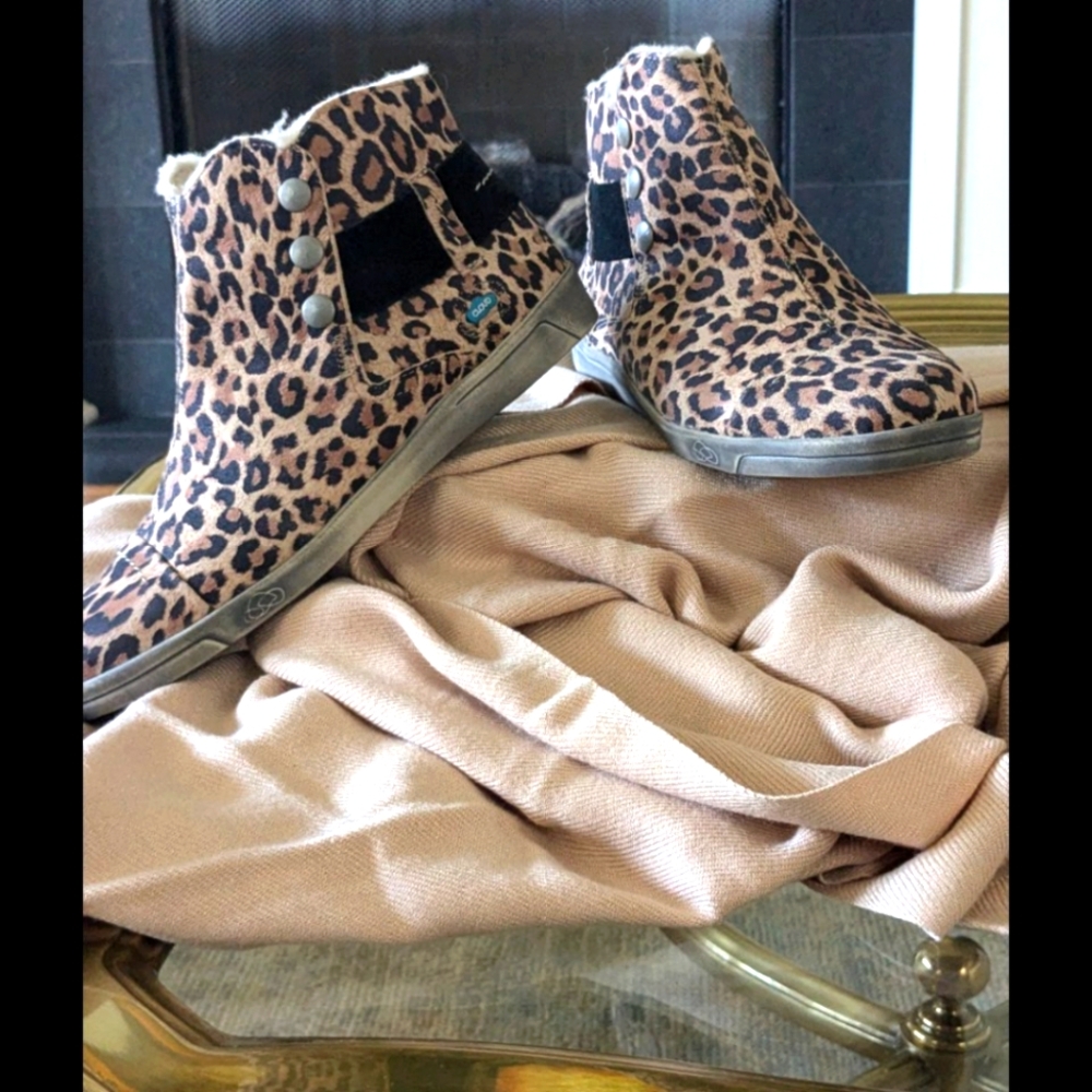 Cloud animal print shoes